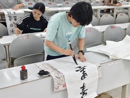 39395b80bb68adf56950a98c3e8b7f0c